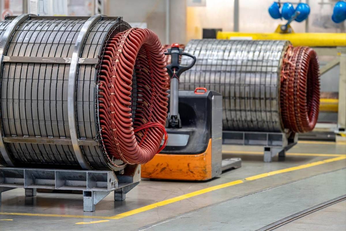 rebobinado de rotor de polos lisos de turbogenerador